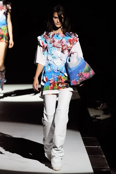 Look 15